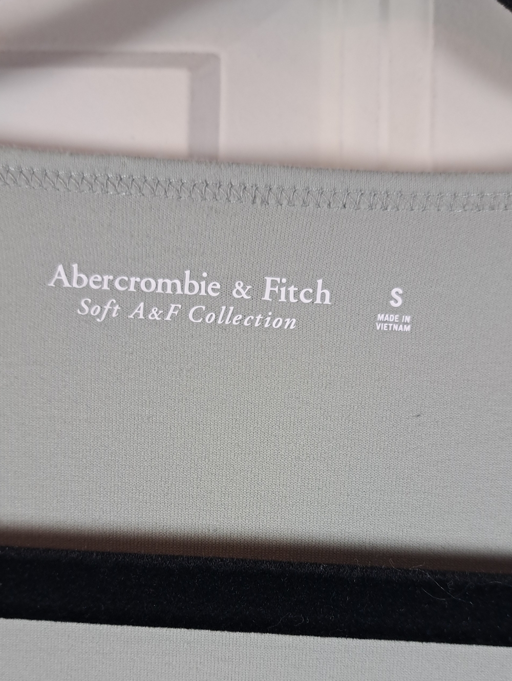 Abercrombie & Fitch Women's Light Gray Crop Top - Picture 2 of 7
